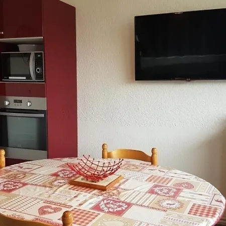 Besse-et-saint-anastaise-super Besse, 1 Piece, 6 Personnes - Fr-1-395-26 Apartamento Super Besse